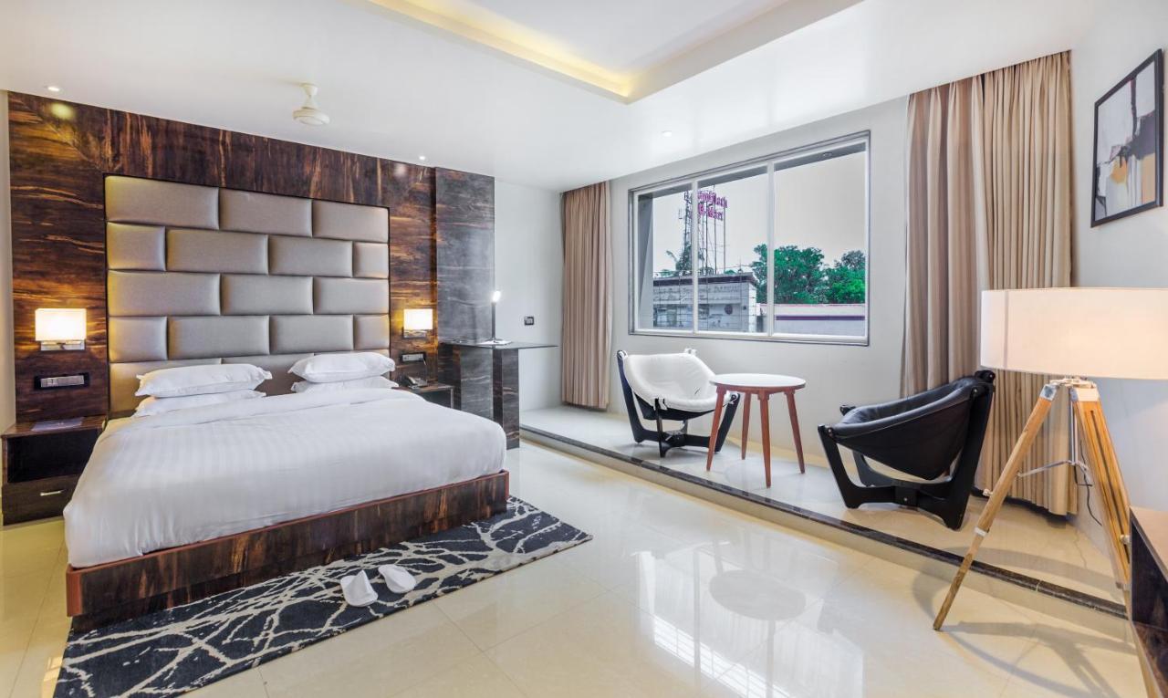Aura One Hotel Kochi Kültér fotó