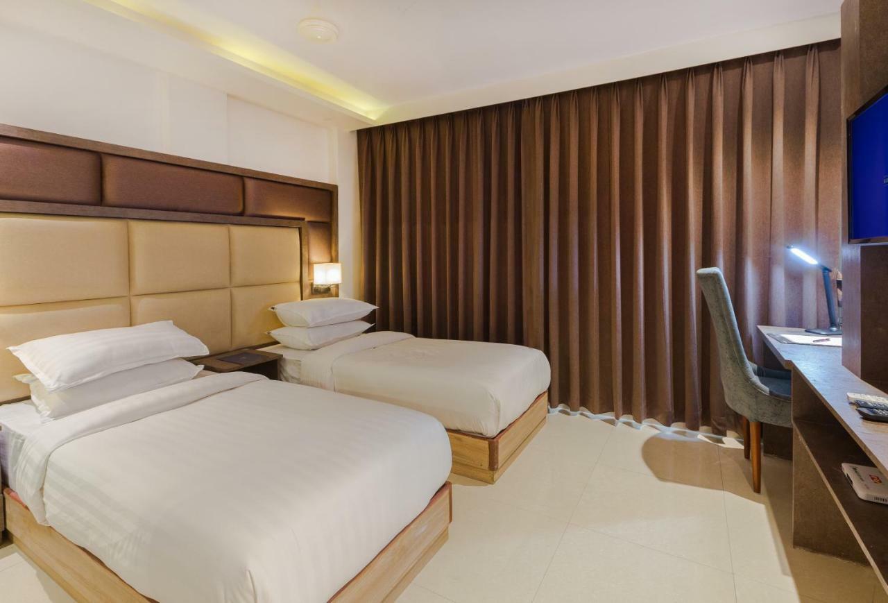 Aura One Hotel Kochi Kültér fotó